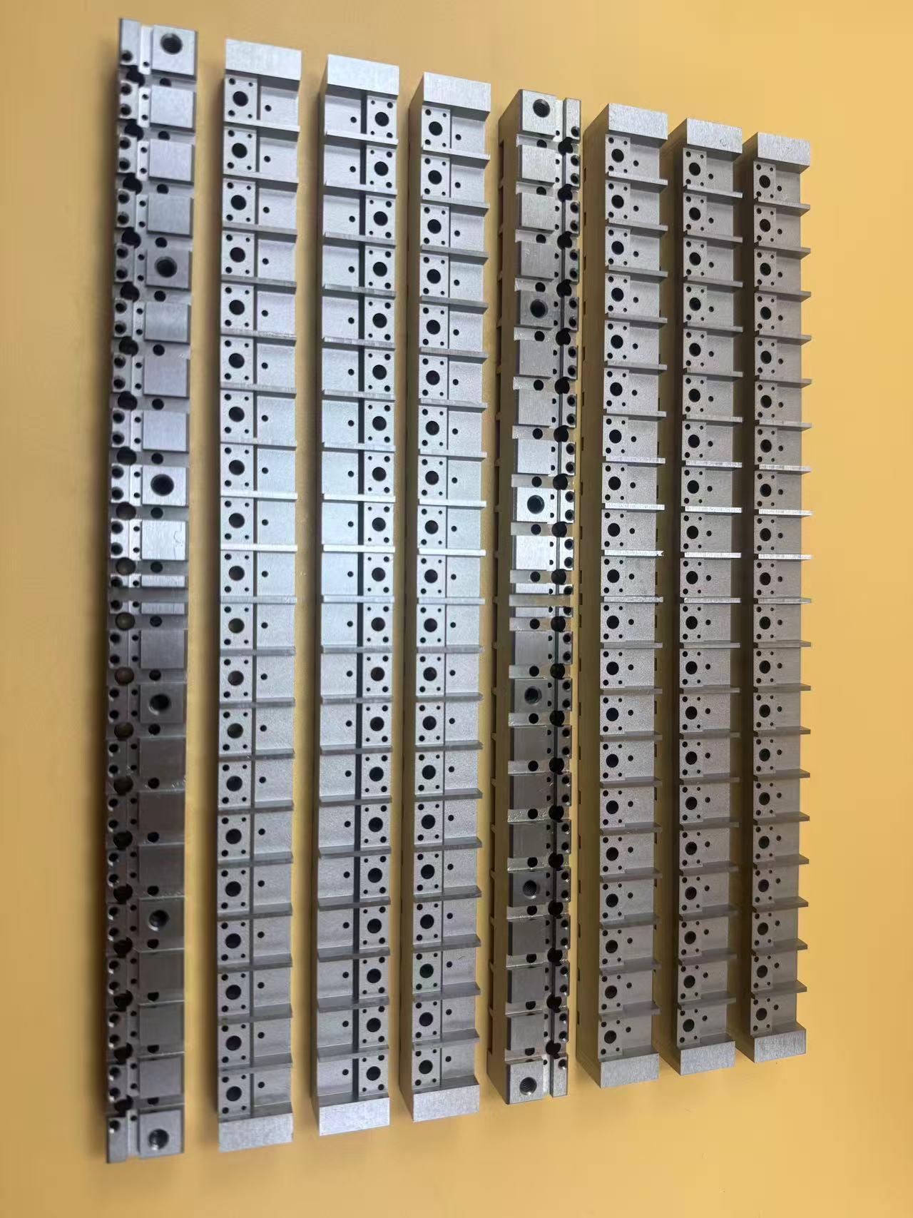 Vilka är de viktigaste faktorerna som påverkar Wire EDM-delar?